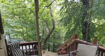 Rendezvous Townhouse on Spring