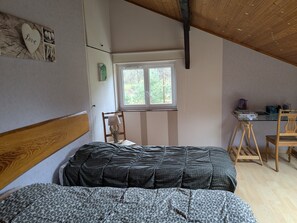 2 dormitorios, tabla de planchar con plancha, wifi y ropa de cama