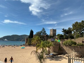 Unclassified image, 5 of 42, button - Azur Pool - Sea, Sun and Private Parking (Mandelieu-la-Napoule)