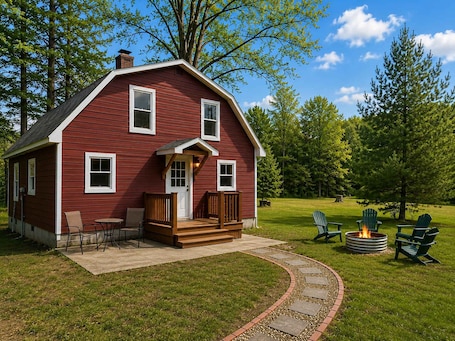 Exterior. Spacious Farmhouse on 250 Acres | Kayaks & Fire Pit