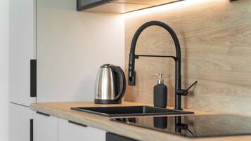 Comfort Studio Suite, River View | Blackout curtains, free WiFi