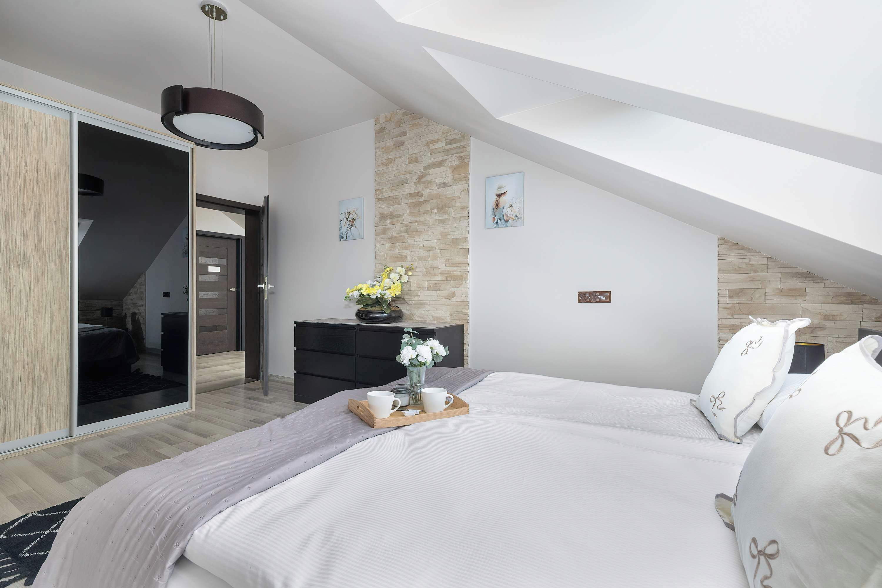 2 habitaciones, tabla de planchar con plancha, cuna de viaje y wifi 