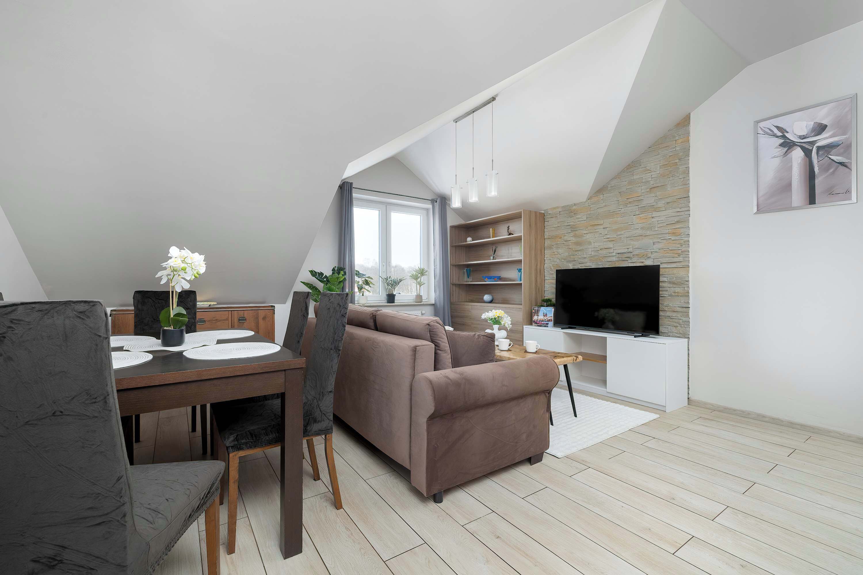 Una televisión, una oficina