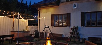 Warsaw Country Villa: Hot Tub, BBQ & Pizza Oven