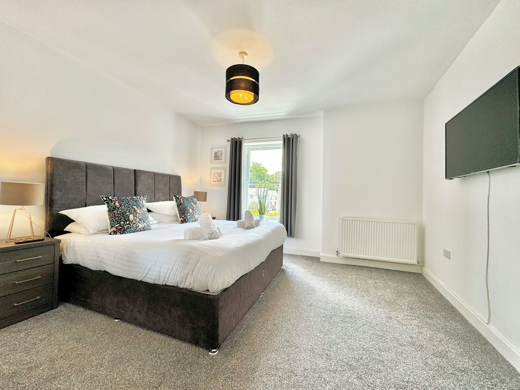 4 bedrooms, iron/ironing board, free WiFi, bed sheets