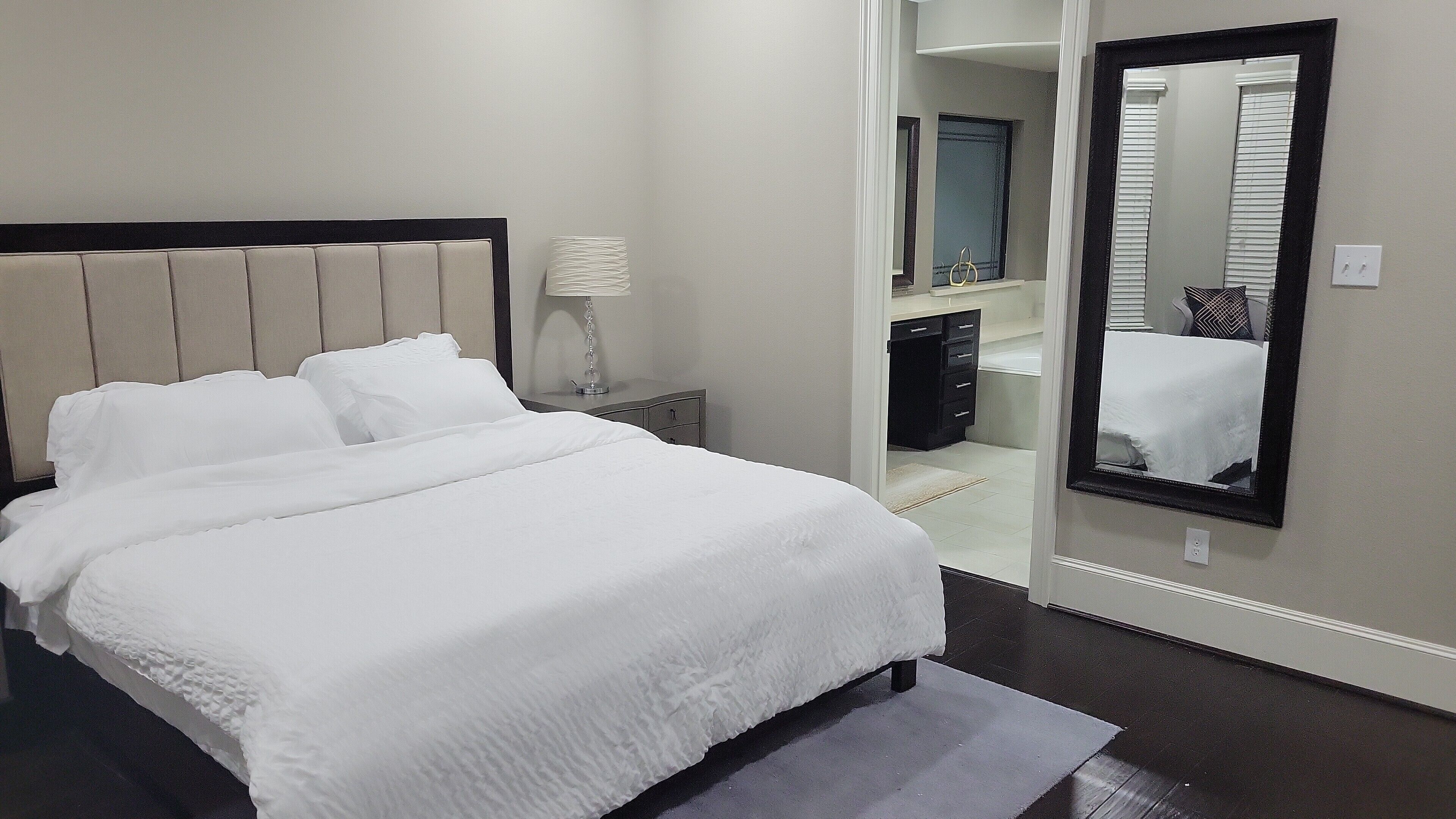 4 bedrooms, iron/ironing board, WiFi, bed sheets