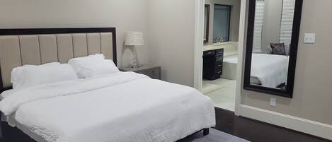 4 bedrooms, iron/ironing board, WiFi, bed sheets