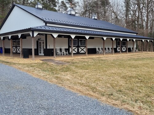 43 acre farm & retreat within minutes of the Potomac River & Washington DC