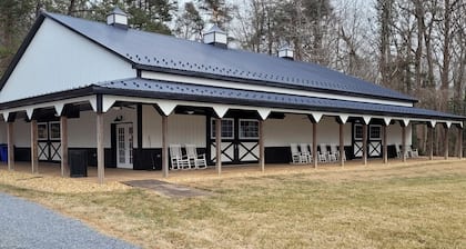 43 acre farm & retreat within minutes of the Potomac River & Washington DC