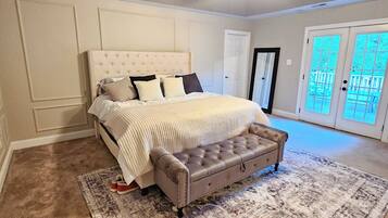6 bedrooms, desk, iron/ironing board, free WiFi