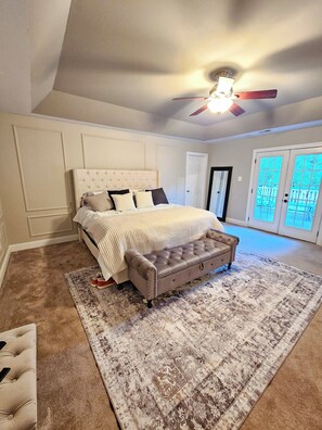 6 bedrooms, desk, iron/ironing board, free WiFi