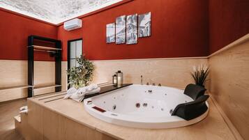 Suite, City View | Private spa tub