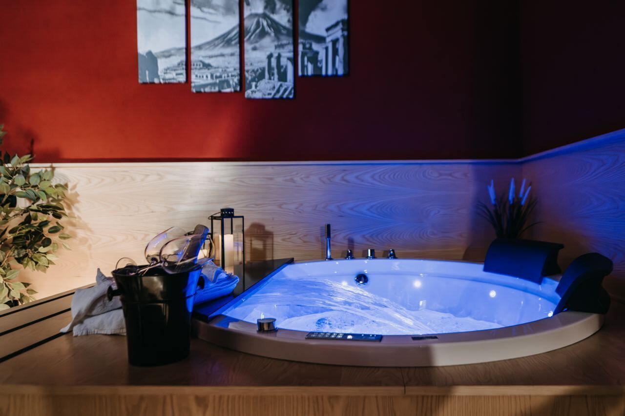 Suite, City View | Private spa tub