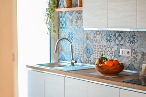 Full-size fridge, microwave, stovetop, dishwasher - Michelangelo's Home Pompei (Pompei)