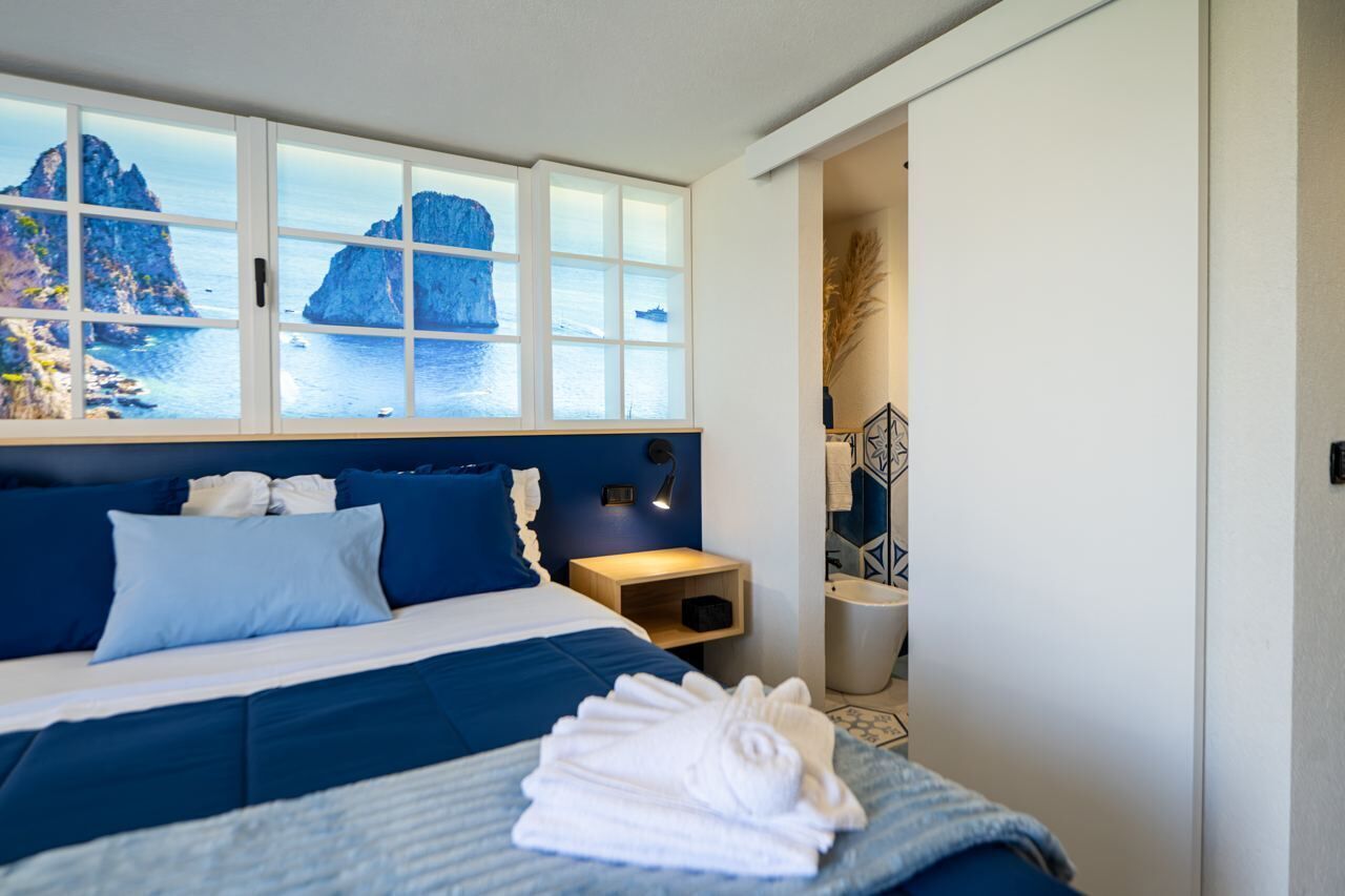 Double Room, 1 Queen Bed, Private Bathroom, Mountain View