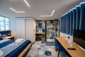 Phòng đôi, 1 giường cỡ queen, phòng t ắm riêng, quang cảnh núi