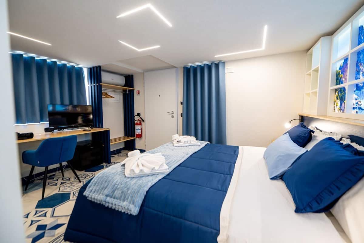 Double Room, 1 Queen Bed, Private Bathroom, Mountain View | Desk, laptop workspace, blackout drapes, iron/ironing board