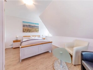 3 habitaciones, tabla de planchar con plancha, wifi y ropa de cama 