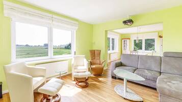 Fernseher, Kamin, DVD-Player, Stereoanlage
