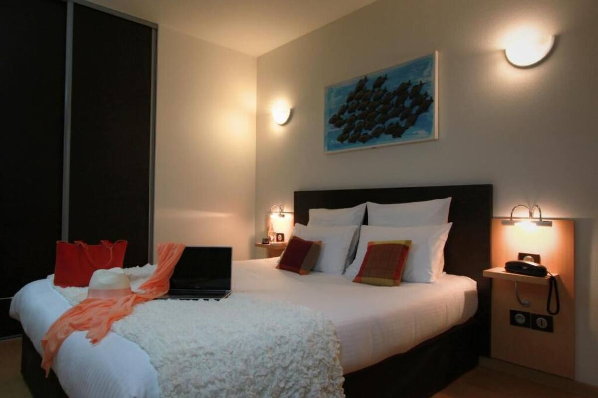 Standard Double Room, Garden View | Desk, iron/ironing board, free WiFi