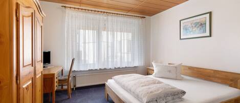 1 bedroom, WiFi, bed sheets