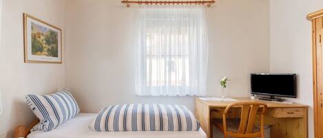 1 bedroom, WiFi, bed sheets