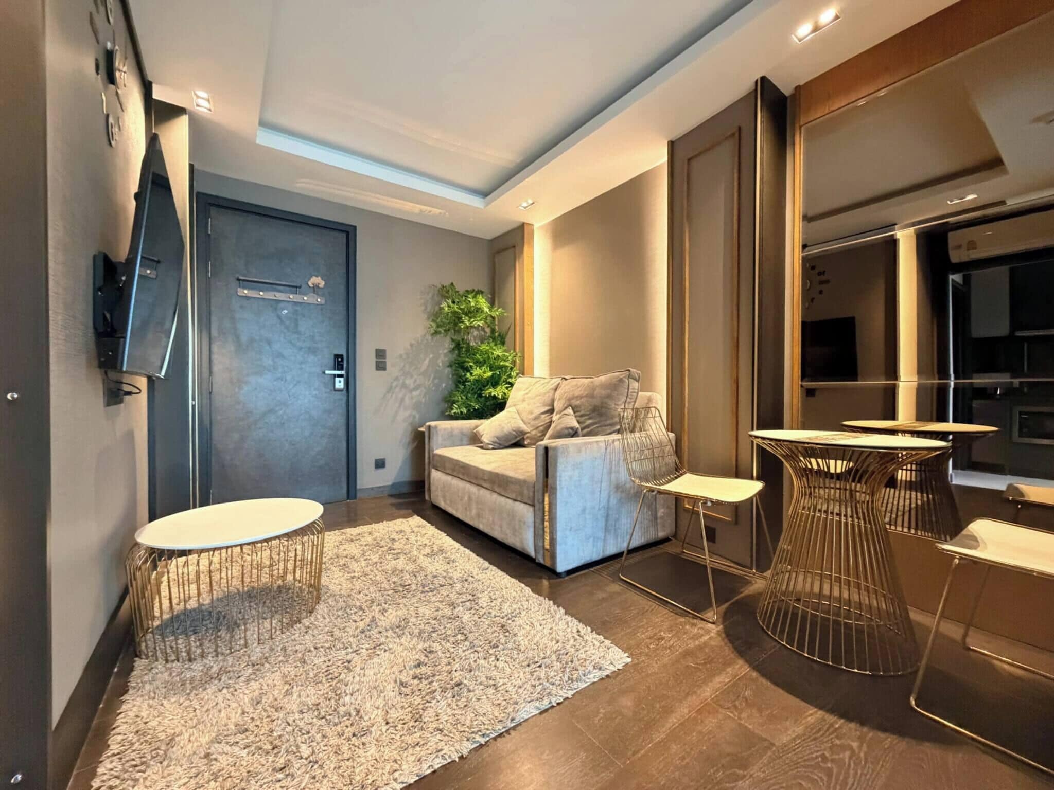 Room, 1 Bedroom, Accessible, Smoking | Living room