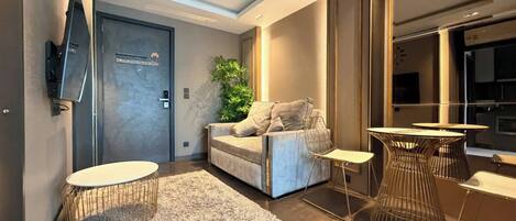 Room, 1 Bedroom, Accessible, Smoking | Living room