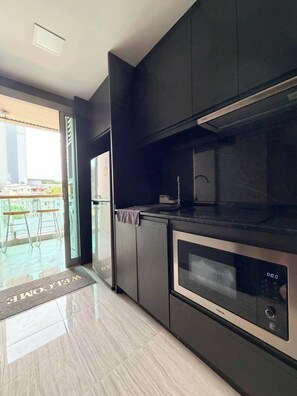 Room, 1 Bedroom, Accessible, Smoking | Private kitchen