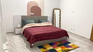 Fer et planche à repasser, lit parapluie, Wi-Fi gratuit, draps fournis