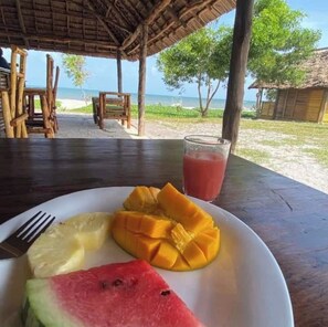 Free daily continental breakfast - MAISARA MAFIA BEACH LODGE (Mafia Island)