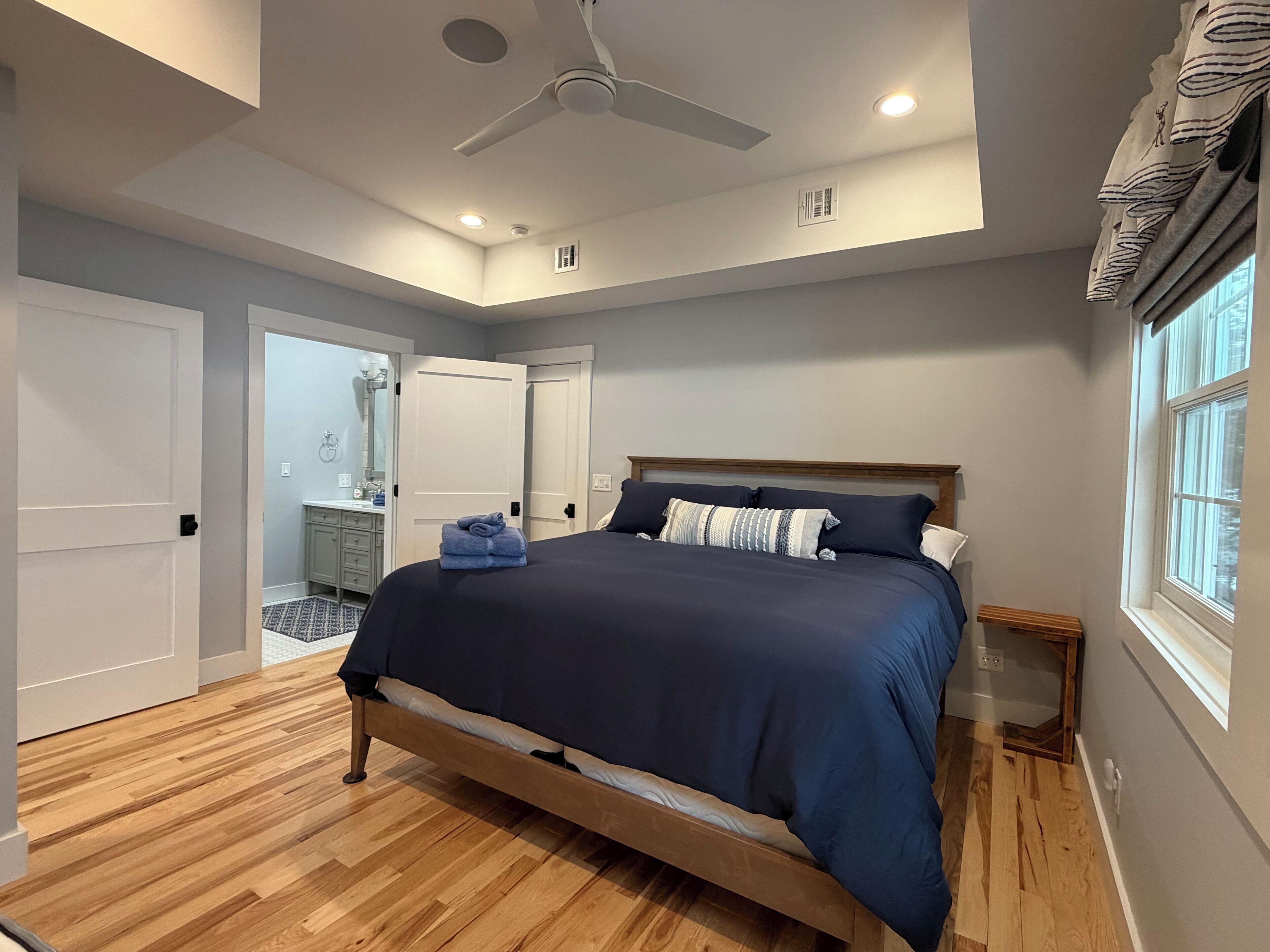 5 bedrooms, iron/ironing board, WiFi, bed sheets