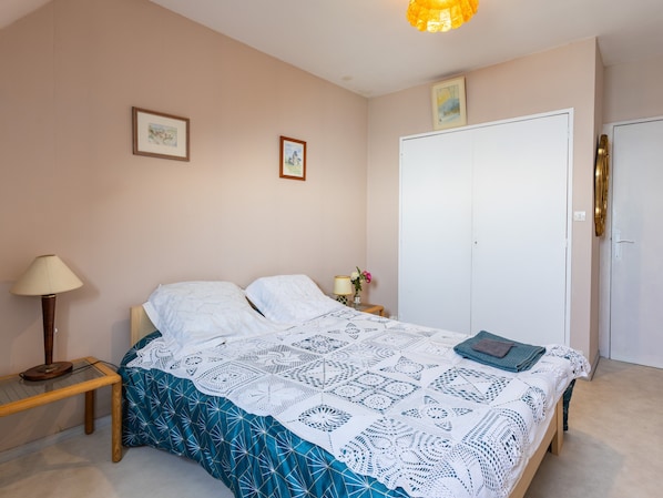 4 habitaciones, tabla de planchar con plancha y wifi 