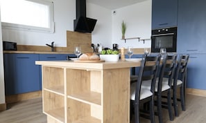 Fridge, microwave, oven, dishwasher - Renovated apartment with lake view for 6 people (Les Sables-d´Olonne)