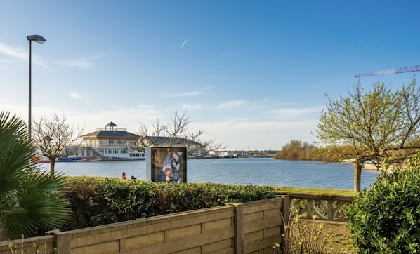 Property grounds - Renovated apartment with lake view for 6 people (Les Sables-d´Olonne)