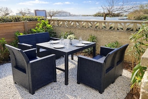 Outdoor dining - Renovated apartment with lake view for 6 people (Les Sables-d´Olonne)