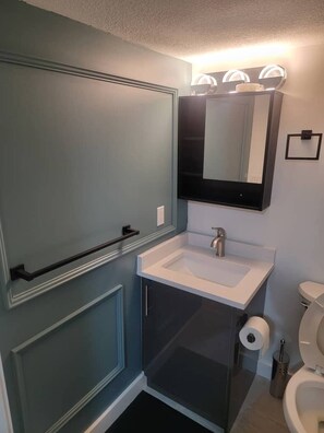 Bathroom - Shiloh and Still Serene 2bed Basement (Edmonton)