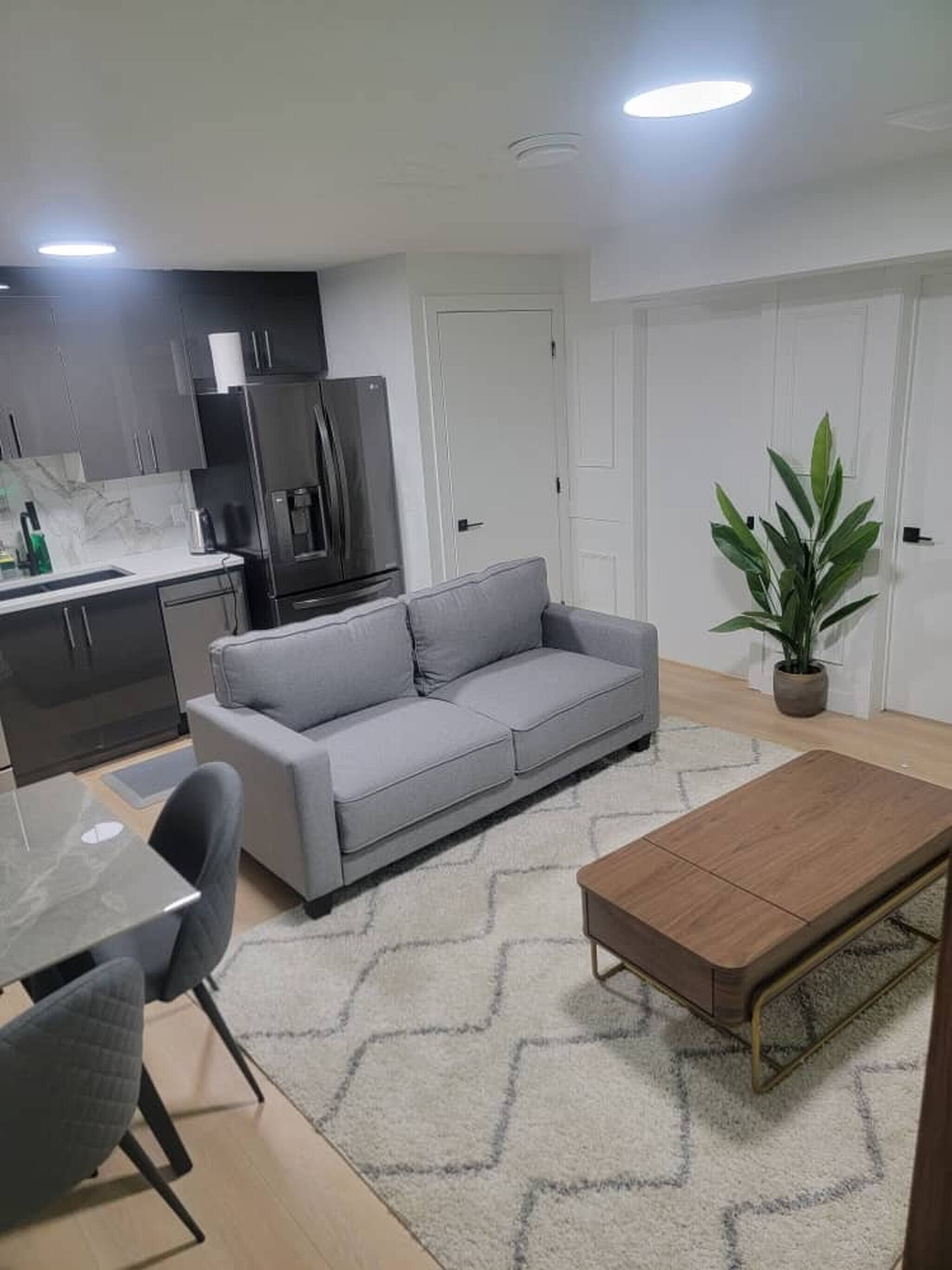 Apartment, 2 Bedrooms | Living room | Books