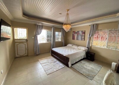 3 Bdrm luxury at Secluded Estate with Free 24/7 Solar. No more electricity cost
