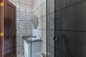 Bathroom - Apt w/ Balcony 600m From the Beach Qda0001 (Santa Cruz Cabralia)