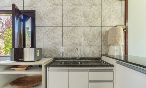 Apt w/ Balcony 600m From the Beach Qda0001