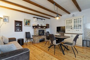 TV, fireplace, table tennis - Casa Bonetta - 8 persons, 4 bedrooms, barbecue, sea view, pet friendly (Zagorje)