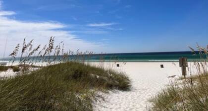 Affordable family beach getaway - just a 5-minute walk to the sand!