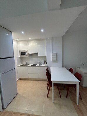 Microwave, coffee/tea maker, cookware/dishes/utensils - Born Studio by Priority (Palma de Mallorca)