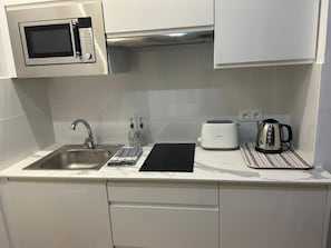 Microwave, coffee/tea maker, cookware/dishes/utensils - Born Studio by Priority (Palma de Mallorca)