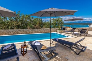 A heated pool - Apartment JULIA in ground floor with heated pool, large terrace 28m2 with sea view (Klimno)