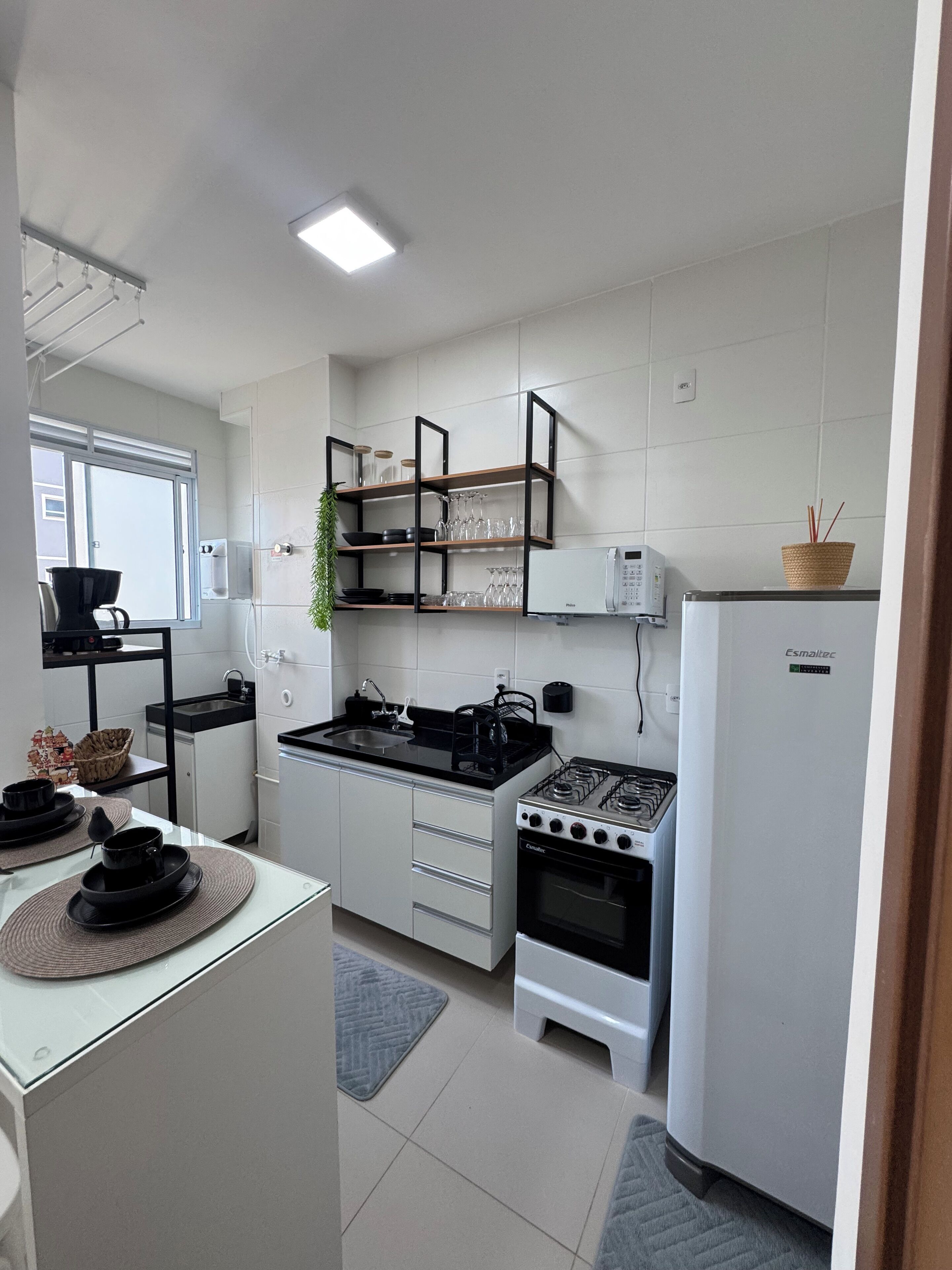 Apartamento conforto, vista parcial para o oceano | Cozinha privada