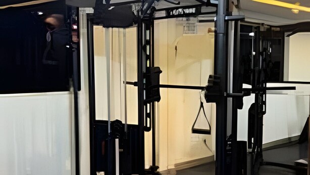 A gym with a squat rack, weight bench, and various free weights. - 1505 Lazer conforto e tranquilidade (Cabedelo)