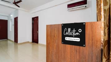 House | Meja sambut tetamu