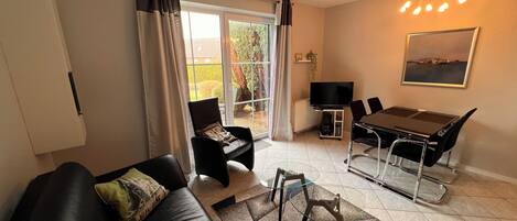 Smart TV, books, stereo